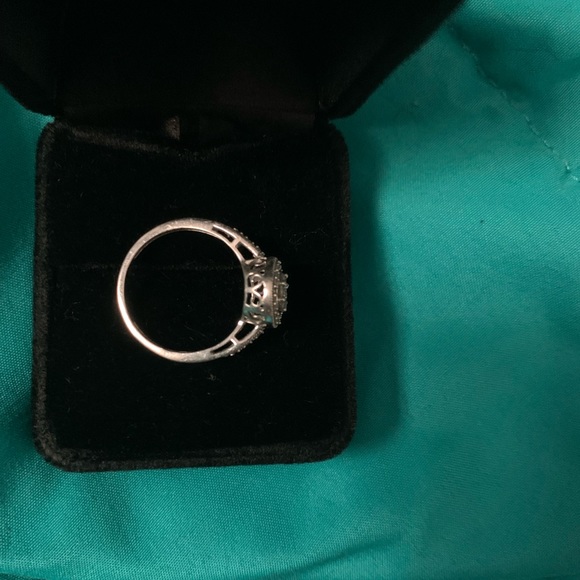 Engagement ring - Picture 2 of 4